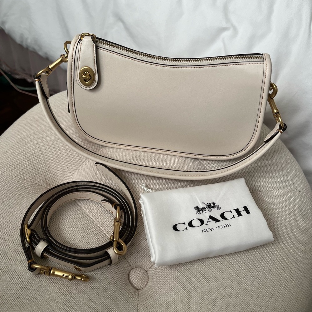 Coach Swinger Bag in Brass/Chalk